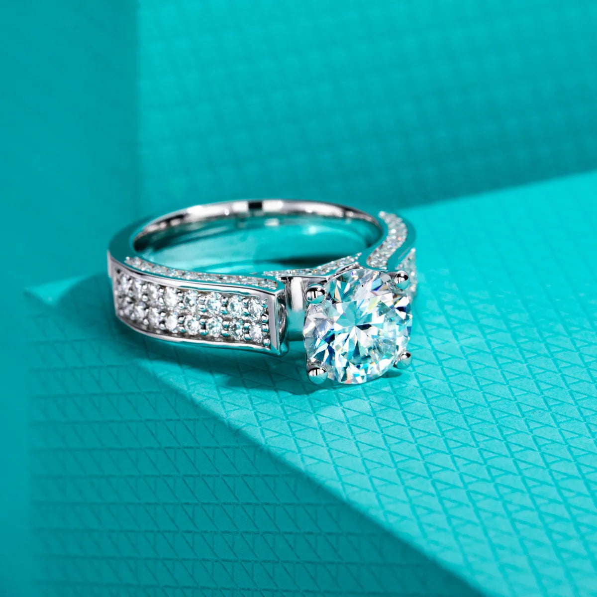 2ct Round Cut D-Color Moissanite Engagement Ring - 925 Sterling Silver