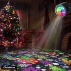 Colorful Christmas投影灯在房间里投射出节日图案，背景是装饰有圣诞树和礼物的房间。